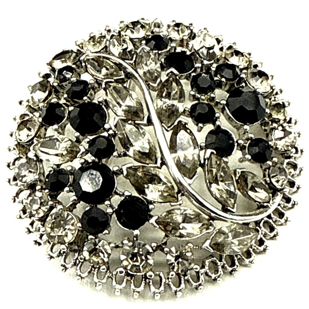 Vintage Brooch Openwork Leaf Medallion Gray Black Rhinestone‎ Silver Tone